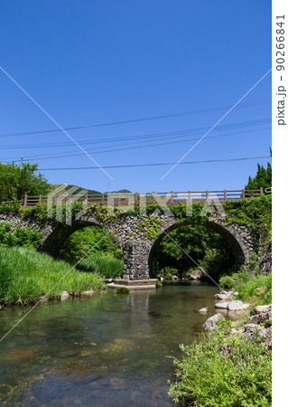 新緑が美しい春吉の眼鏡橋 北九州市小倉南区 新緑が美しい春吉の眼鏡橋 北九州市小倉南区 90266841