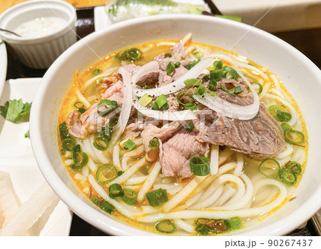 ベトナム料理　おいしそうなブンボーフェ 90267437