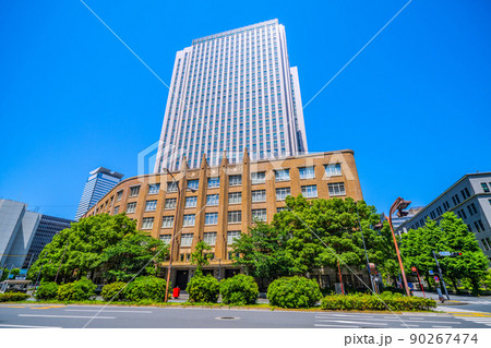 日本の東京都市景観 新緑や青空に映える霞が関の文部科学省などを望む 日本の東京都市景観 新緑や青空に映える霞が関の文部科学省などを望む 90267474