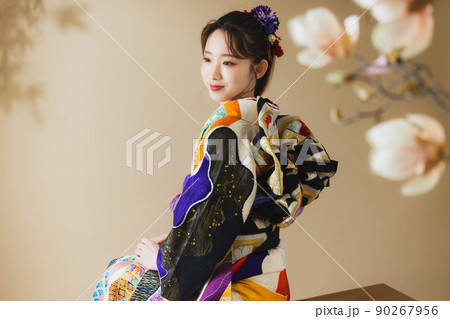 振袖の女性　黒　 90267956