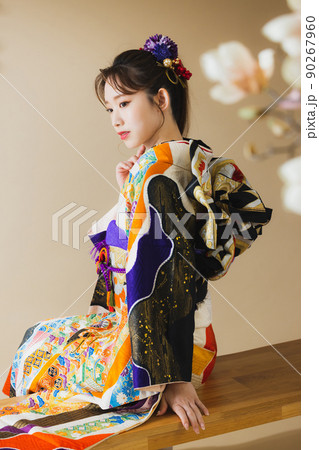 振袖の女性　黒　 90267960