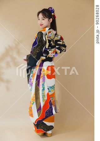 振袖の女性 全身 振袖の女性 全身 90268028