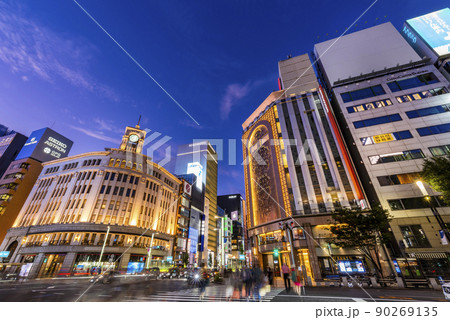 銀座四丁目交差点の夜景 90269135