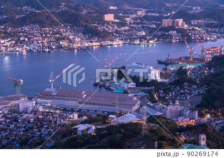 《長崎県》稲佐山の夜景・日本三大夜景 《長崎県》稲佐山の夜景・日本三大夜景 90269174