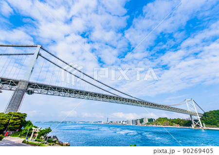 福岡県北九州市　関門橋　～和布刈公園から～ 90269405