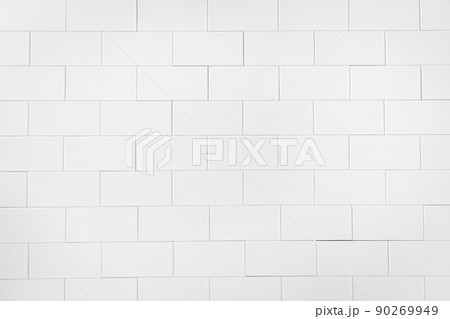 きれいに並べられた白いタイル 90269949