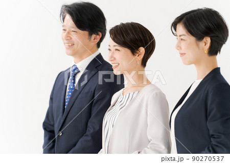働く人々 白背景 働く人々 白背景 90270537