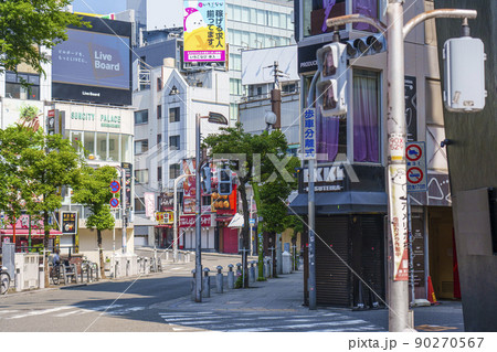大阪 アメリカ村 三角公園前 朝の風景 大阪 アメリカ村 三角公園前 朝の風景 90270567