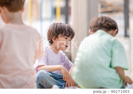 子供 男の子 友達 90271005