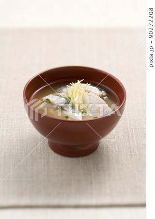 サバ缶を使った簡単で食べ応えのある味噌汁 90272208