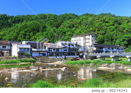 【鳥取県】晴天の三朝温泉(河原風呂) 【鳥取県】晴天の三朝温泉(河原風呂) 90274241