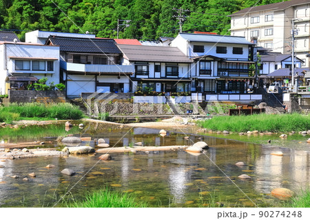 【鳥取県】晴天の三朝温泉（河原風呂） 90274248