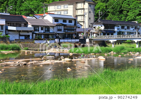 【鳥取県】晴天の三朝温泉（河原風呂） 90274249