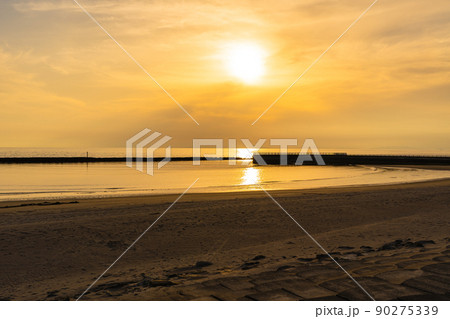江口浜海浜公園の夕日 江口浜海浜公園の夕日 90275339