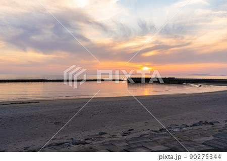 江口浜海浜公園の夕日 江口浜海浜公園の夕日 90275344