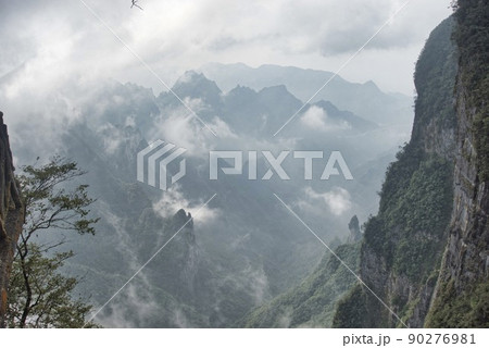 中国　断崖絶壁の絶景　張家界　 90276981