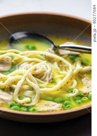 chicken broth with green peas and noodles 90277084