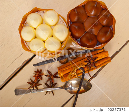 chocolate vanilla and spices cream cake dessert 90277371