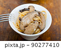 Italian spaghetti pasta and mushrooms 90277410