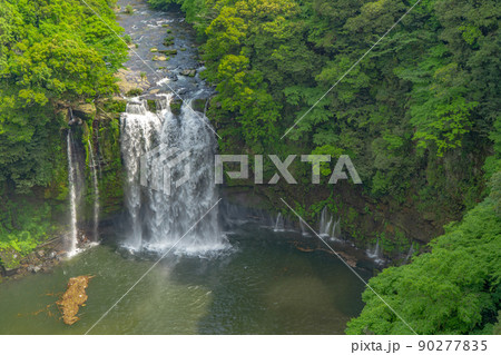 神之川虹のつりはしから見た神川大滝 90277835