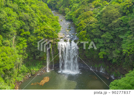 神之川虹のつりはしから見た神川大滝 90277837