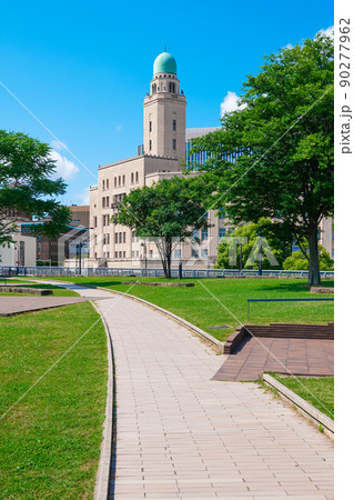 象の鼻パーク「開港の丘」からクイーンの塔こと横浜税関 90277962
