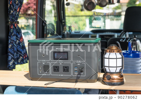 【車中泊ではポータブル電源を活用】 【車中泊ではポータブル電源を活用】 90278062