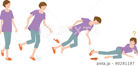 何もないところで転ぶシニアの女性 90281197