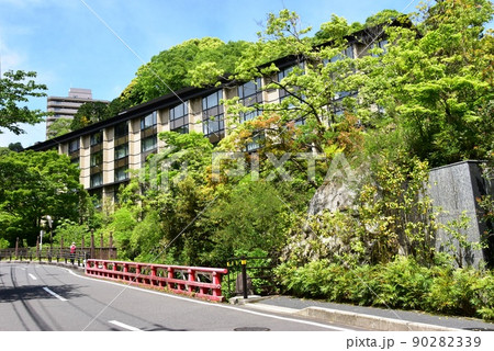 湯河原町 リゾートホテルエクシブ湯河原離宮と新緑 湯河原町 リゾートホテルエクシブ湯河原離宮と新緑 90282339