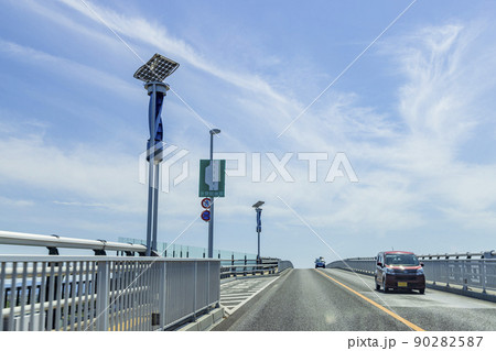 ベタ踏み坂(江島大橋) 鳥取と島根の県境を結ぶ橋 ベタ踏み坂(江島大橋) 鳥取と島根の県境を結ぶ橋 90282587