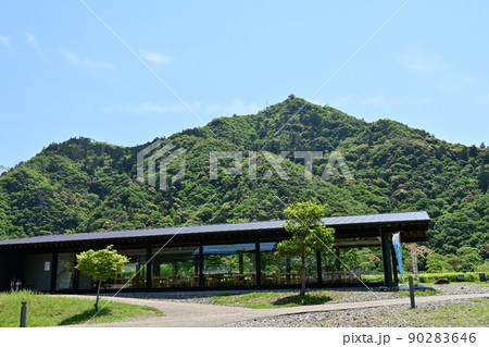 長良川うかいミュージアムと岐阜城金華山 90283646