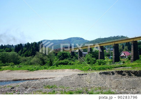福島県山都町・磐越西線一ノ戸川橋梁を走るSLばんえつ物語 90283796