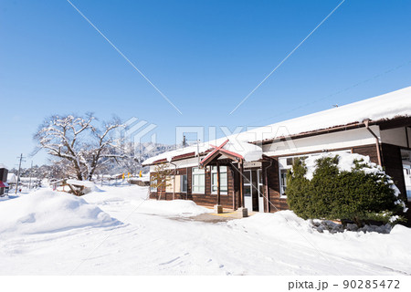 【高山本線】雪景色の飛驒一ノ宮駅 【高山本線】雪景色の飛驒一ノ宮駅 90285472