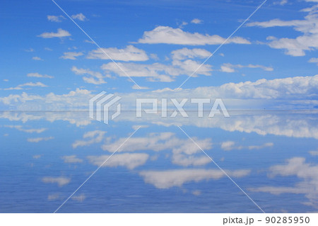 ウユニ塩湖 90285950