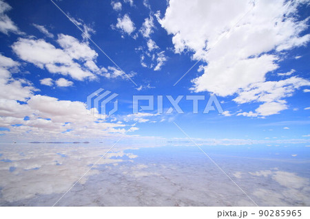 ウユニ塩湖 90285965