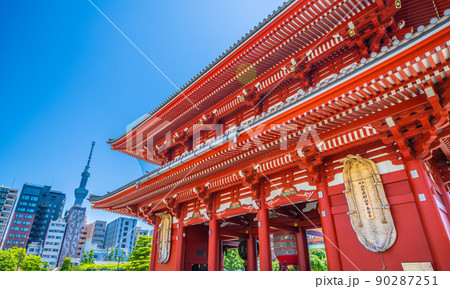 日本の東京都市景観 浅草寺や東京スカイツリーなどを望む 日本の東京都市景観 浅草寺や東京スカイツリーなどを望む 90287251