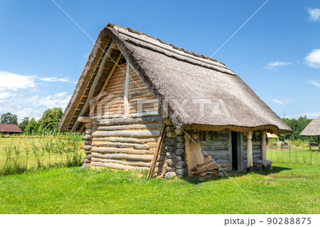 Celtic house with straw thatched roof at Celtic open air museum in Nasavrky, Czech republic Celtic house with straw thatched roof at Celtic open air museum in Nasavrky, Czech republic 90288875