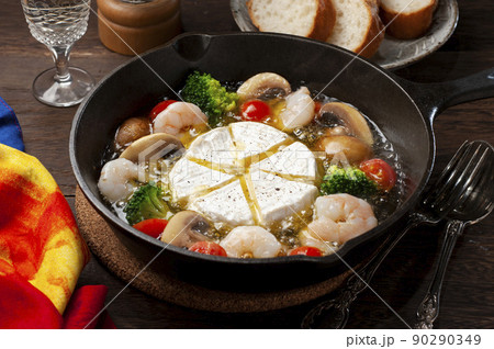 カマンベールチーズ入りアヒージョ 90290349