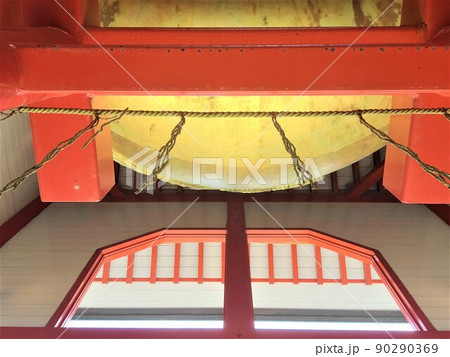箱崎八幡神社 日本一の大鈴 新緑の頃 出水市 鹿児島県 箱崎八幡神社 日本一の大鈴 新緑の頃 出水市 鹿児島県 90290369