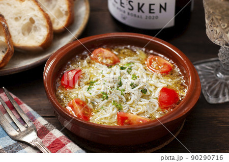 しらすのアヒージョ 90290716