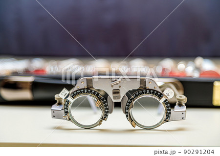 Medical suitcase with a set of lenses for vision testing. Diopter selection process 90291204