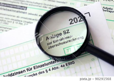 Anlage SZ - German 2022 Non-deductible debt interest form close up. The concept of taxation and accountant paperwork Germany Anlage SZ - German 2022 Non-deductible debt interest form close up. The concept of taxation and accountant paperwork Germany 90291568