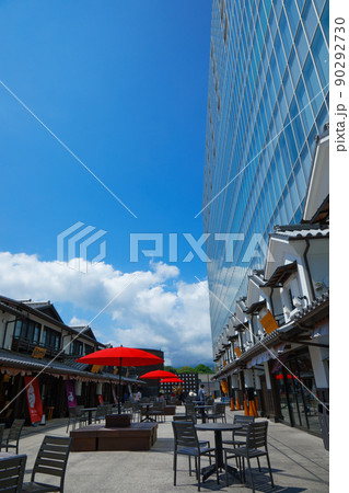 ミナカ小田原　壁面に映える小田原城　金次郎広場 90292730