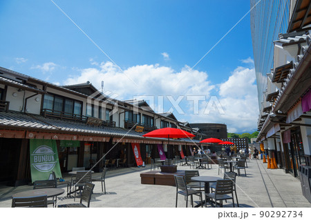 ミナカ小田原　壁面に映える小田原城　金次郎広場 90292734