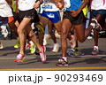 マラソンランナー 90293469
