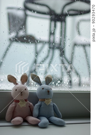 雨の日の過ごし方 雨の日の過ごし方 90293470