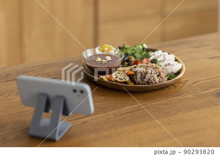 ワンプレート料理 スマートフォン 90293620