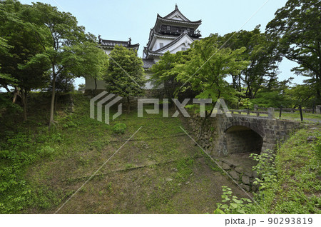 岡崎城（清海堀に架かる廊下橋と天守） 90293819