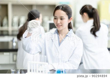 看護師のポートレート 90294894