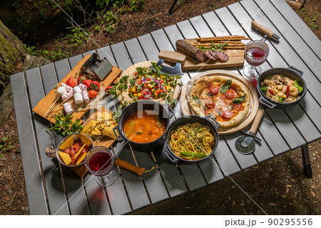 アウトドア料理 Outdoor lunch at the cottage アウトドア料理 Outdoor lunch at the cottage 90295556